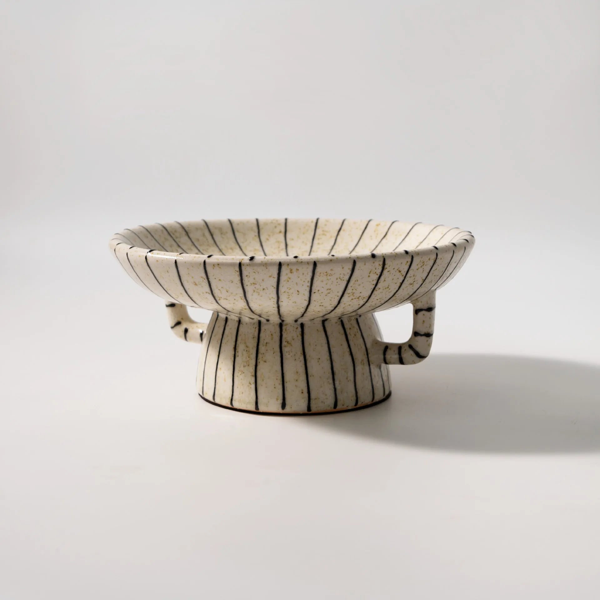 Black and white striped synthetic resin fruit plate for dessert serving and home decoration