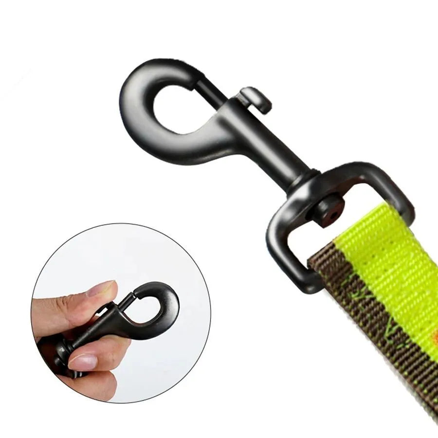 Anti-violence elastic dog training leash in green with zinc alloy clip for medium and large dogs