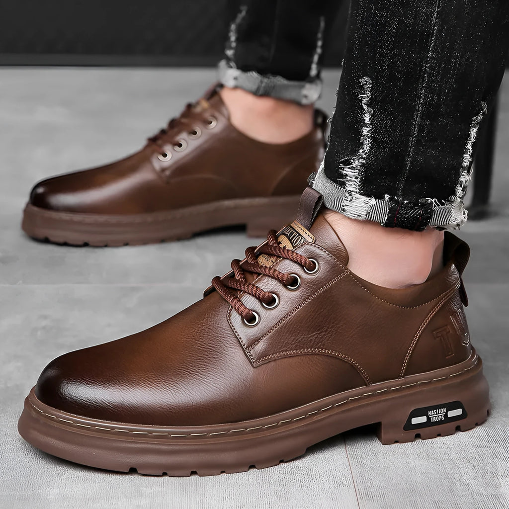 Men's retro outdoor casual shoes in black artificial PU leather with round toe and flat square heel