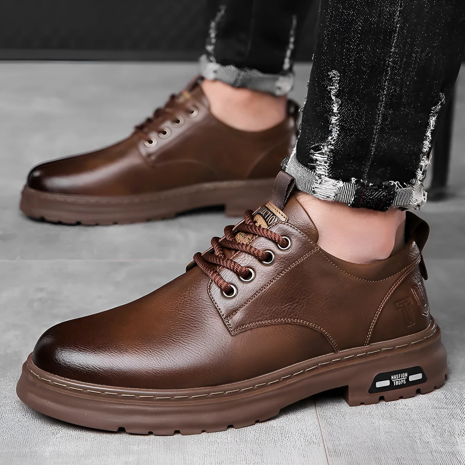 Men's retro outdoor casual shoes in black artificial PU leather with round toe and flat square heel