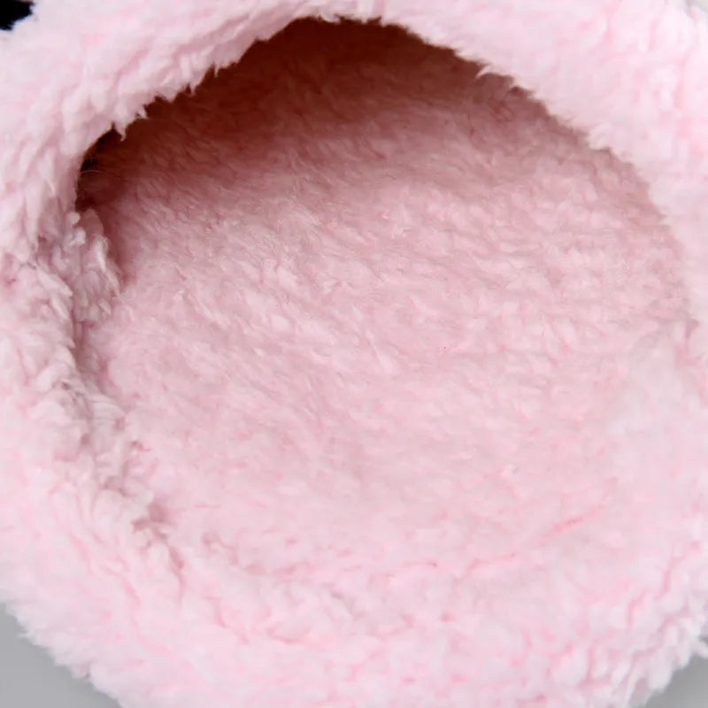 White small pet cold shelter made of soft short plush with 25x22cm base
