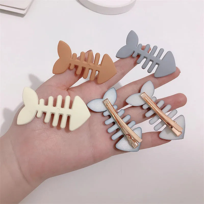 Minimalist fishbone pattern hair barrette with duckbill clip in neutral candy colour