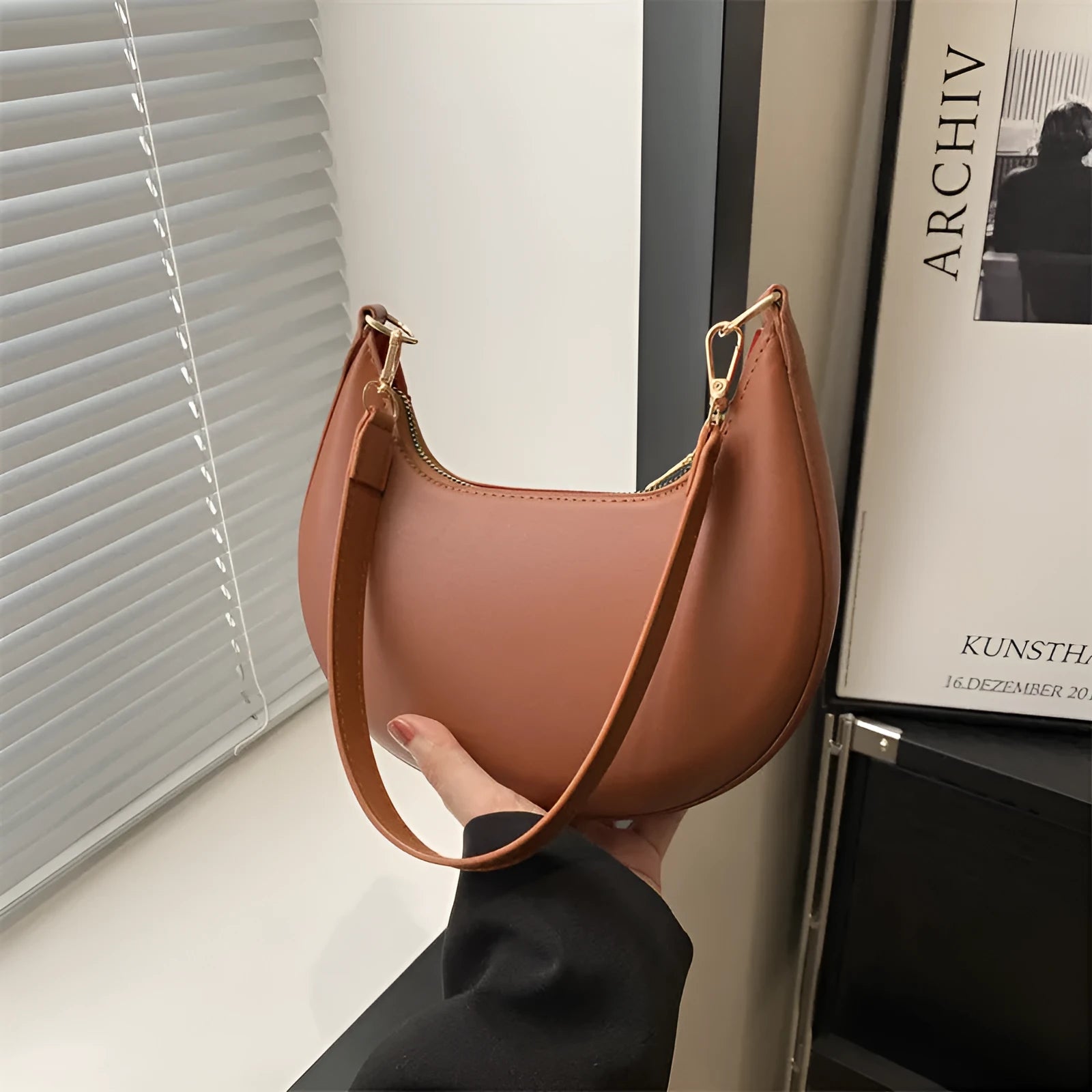 Round green PU leather one-shoulder underarm bag with sewing line details and a shoulder strap