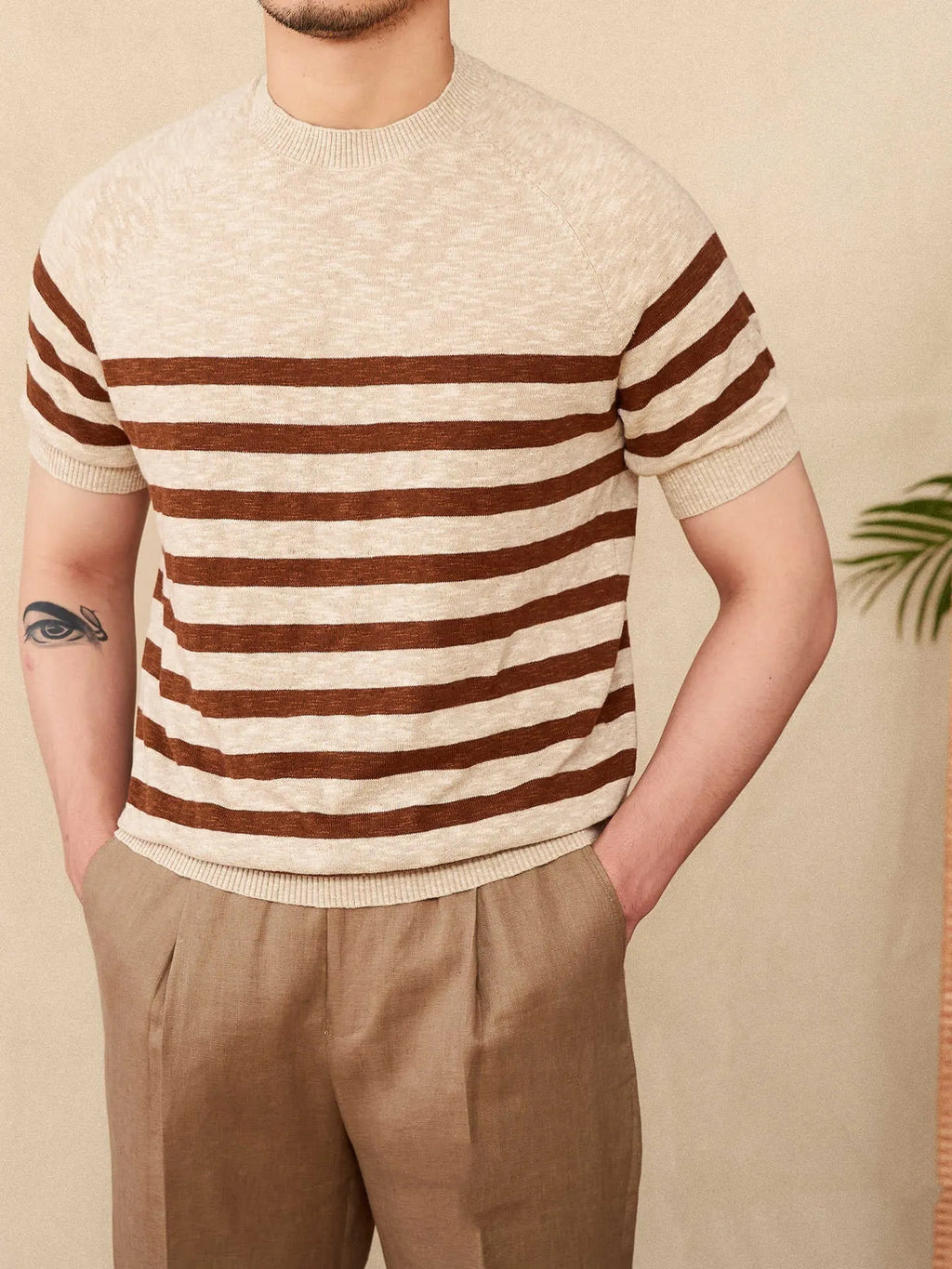 Men's striped linen-cotton blend T-shirt with short sleeves and round neck in navy blue colour.