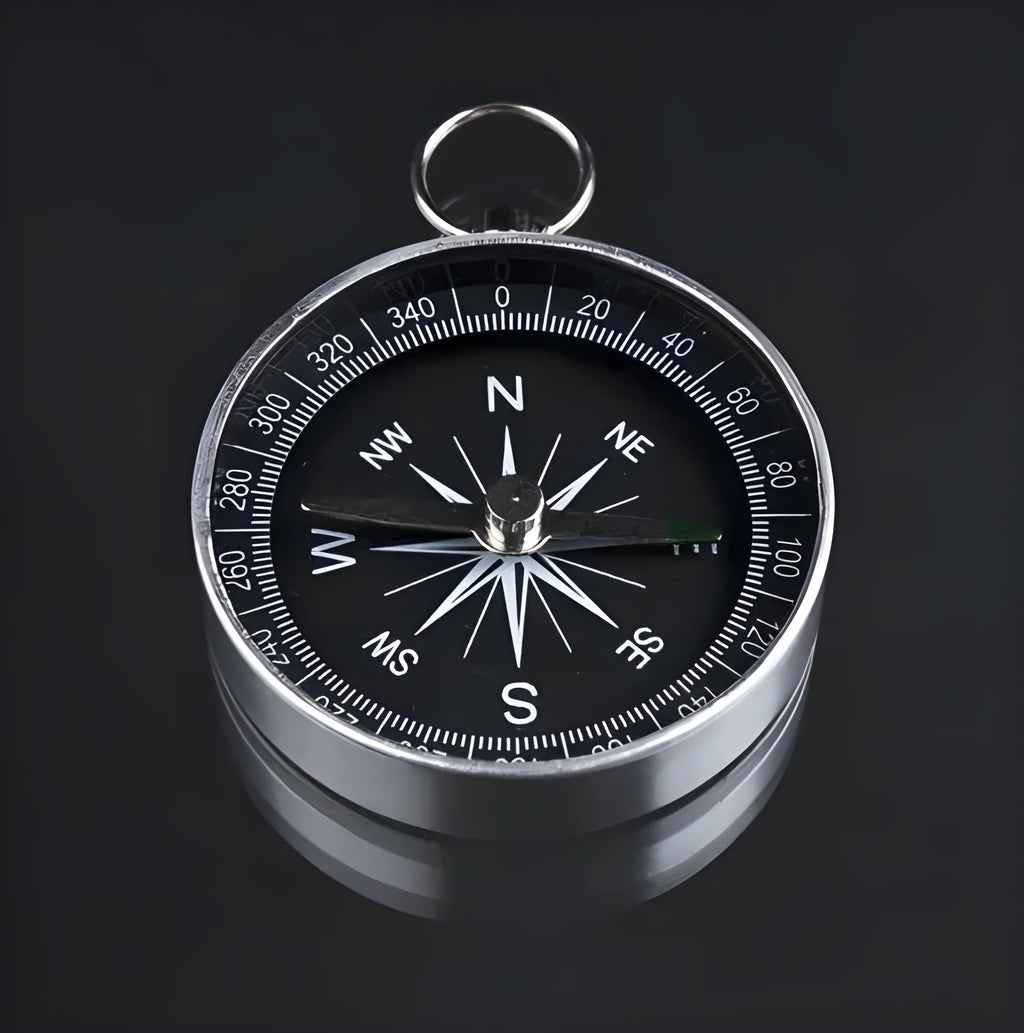 Silver metal compass with 45mm diameter dial and aluminium shell