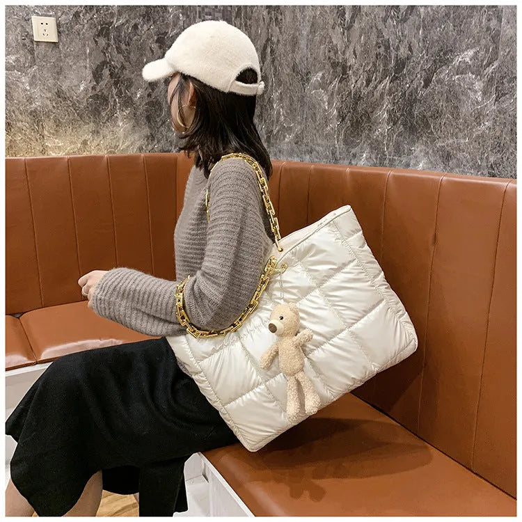 Large capacity tote bag with thick chain strap, vertical square shape, top zipper, in white colour