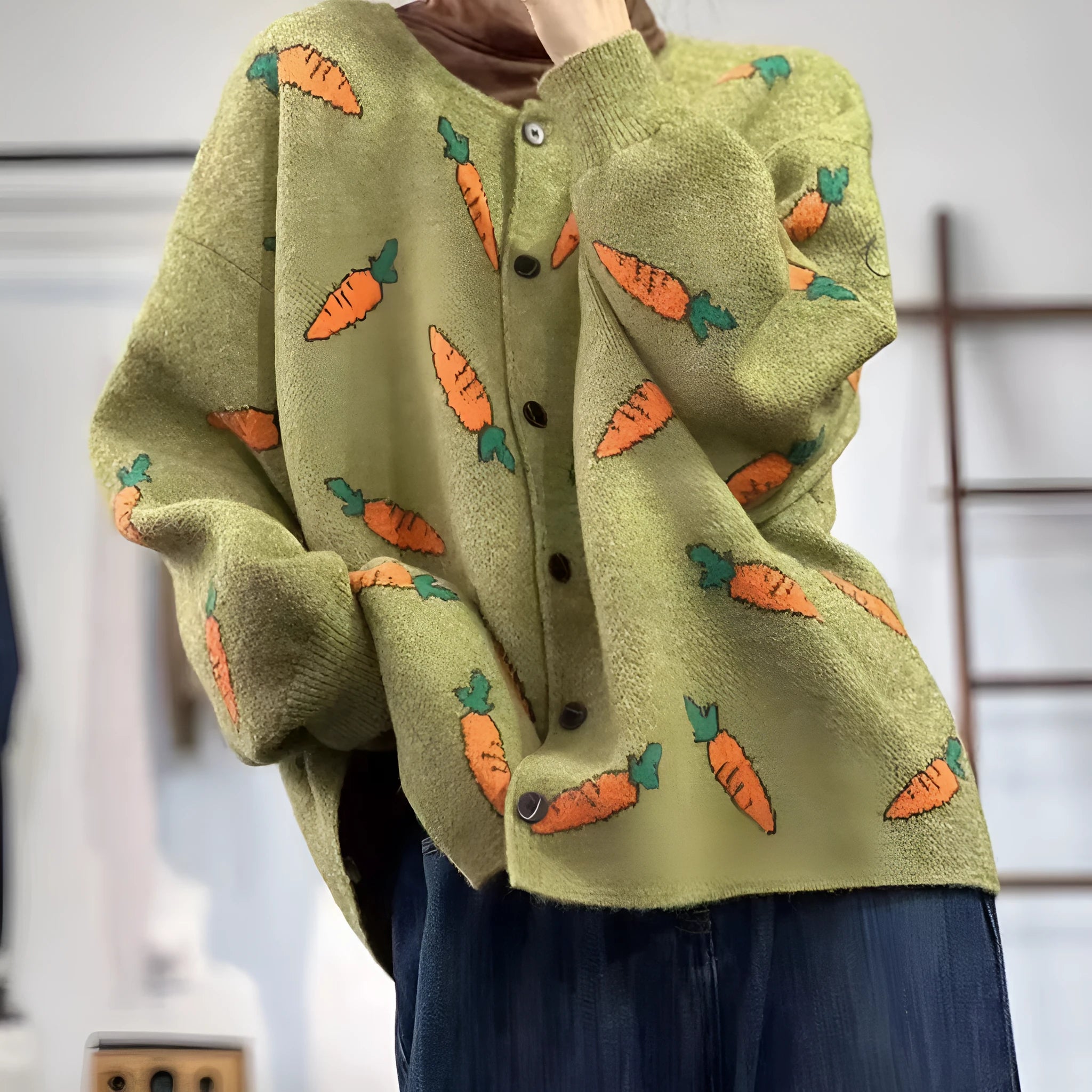 Loose round neck cardigan with Mori artistic colour contrast print.