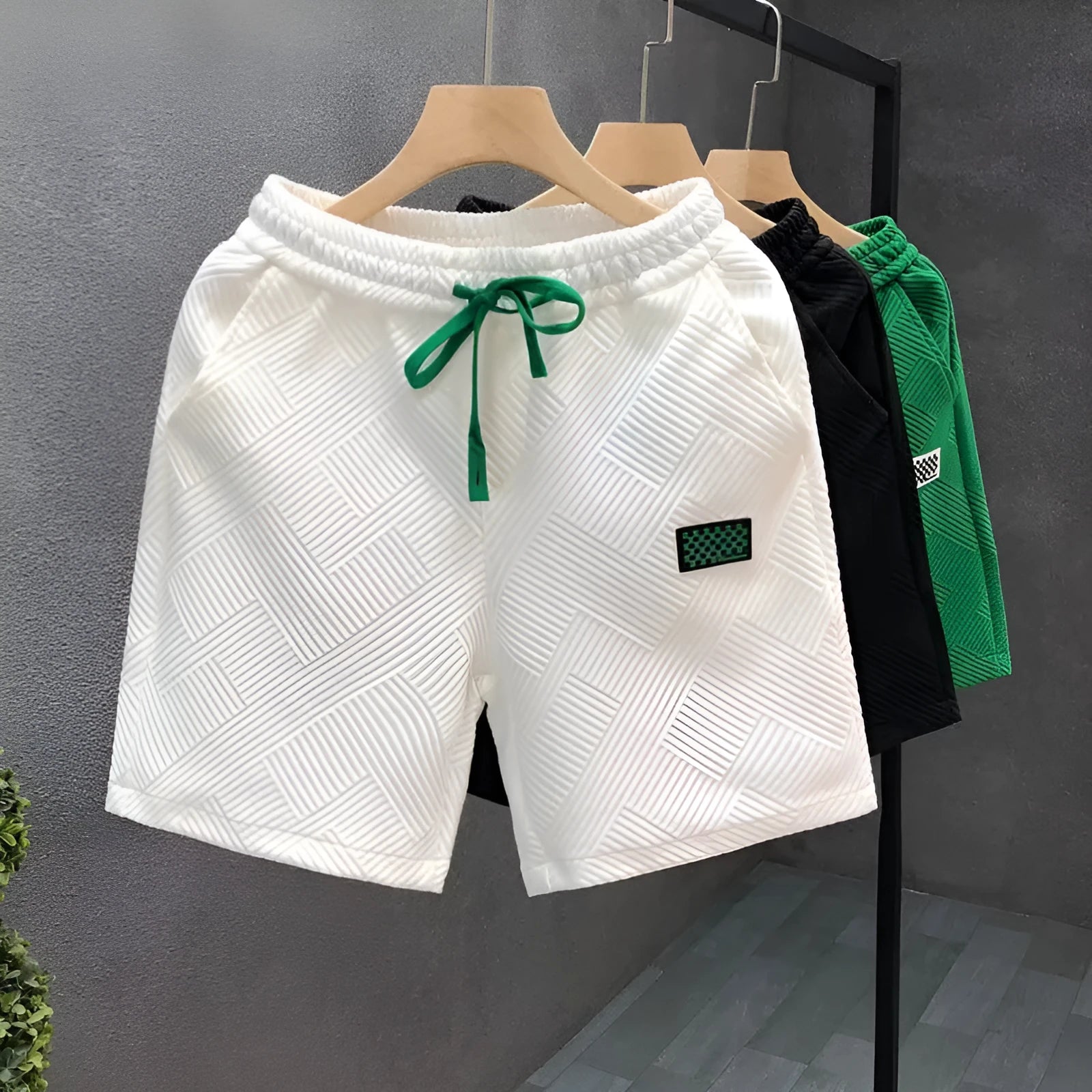 Casual sports shorts in polyester with micro elasticity fabric in solid colour options