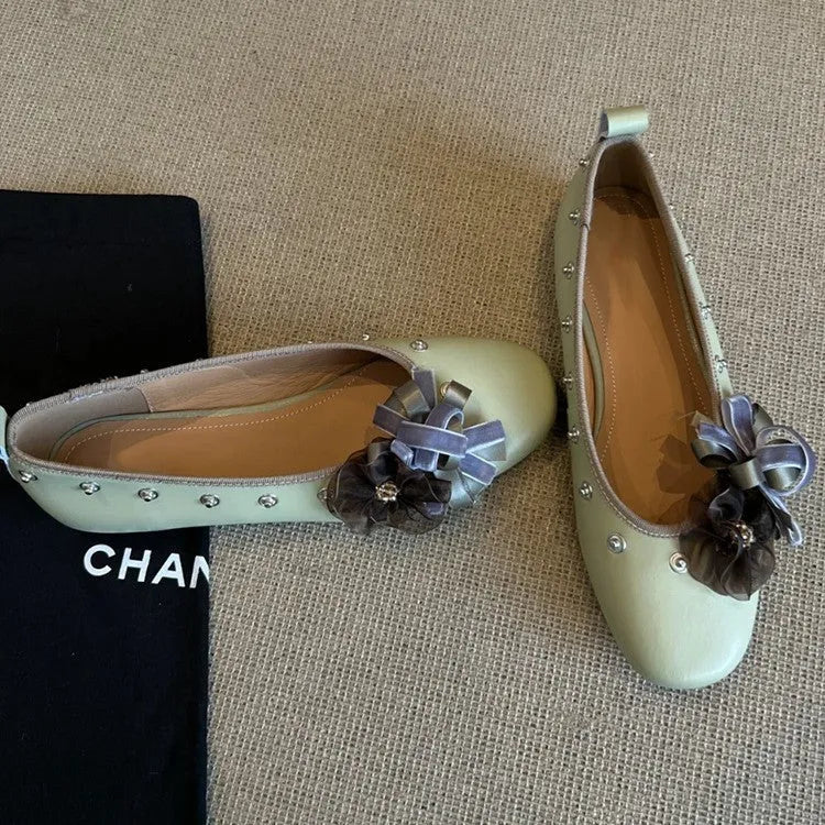 Solid colour sheepskin Mary Jane flat shoes with a round toe and buckle fastening.