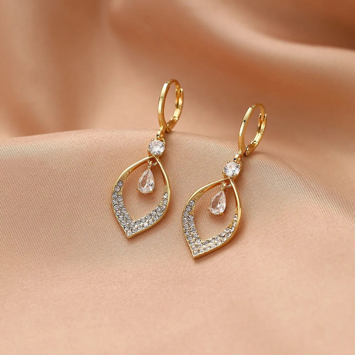Teardrop-shaped water drop tassel earrings for women with a gold or silver electroplated finish.
