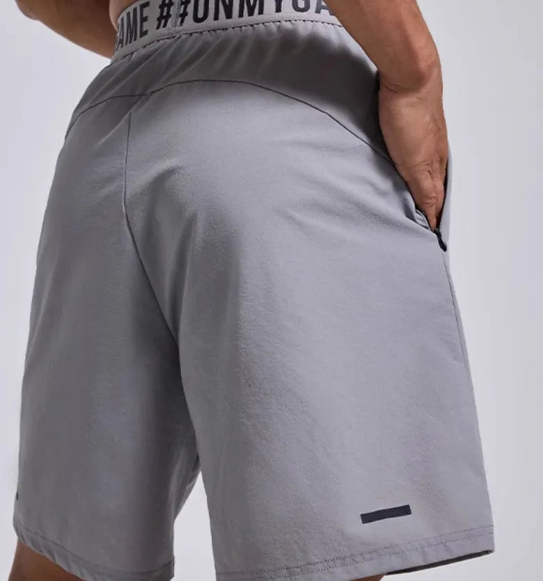 Men's loose fit sports shorts in breathable fabric with elastic fly opening