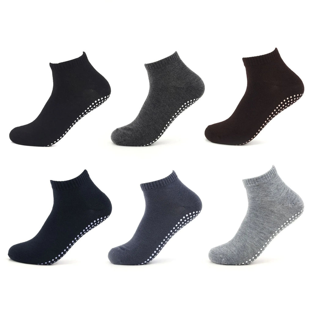 Men's non-slip invisible low-cut cotton yoga socks in solid colour with grip sole – one pair