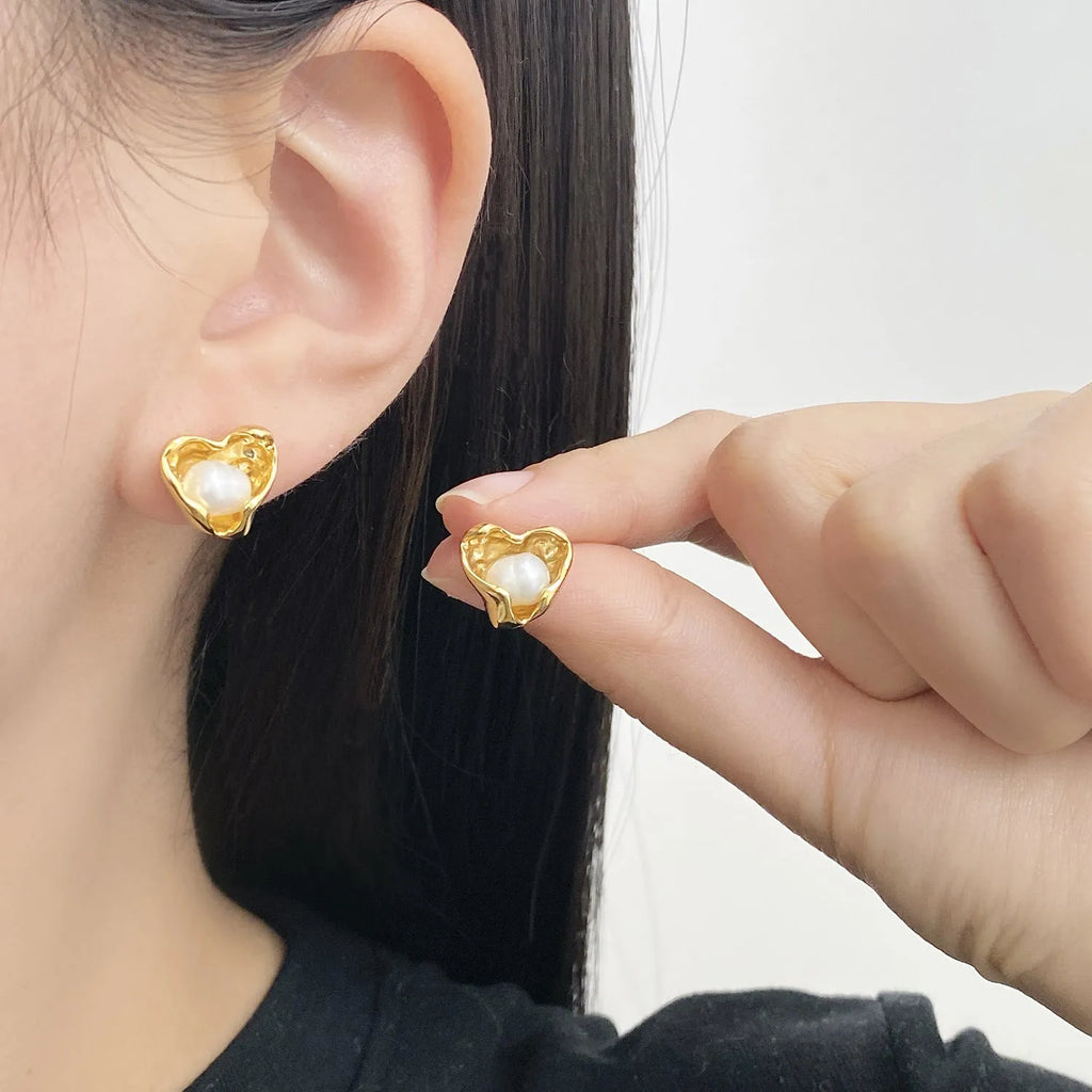 Copper irregular heart shape pearl earrings for women with electroplating finish