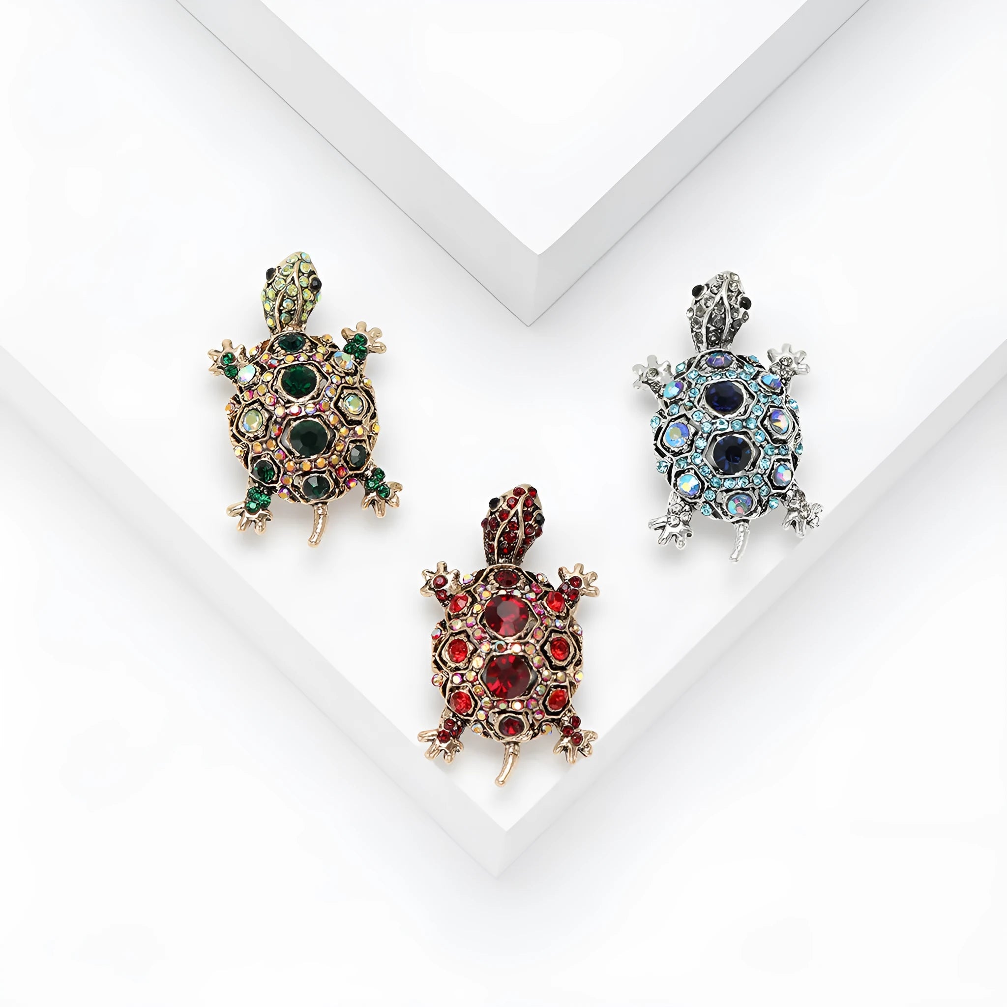 Women's retro rhinestone turtle brooch in alloy with blue, green and red colour options