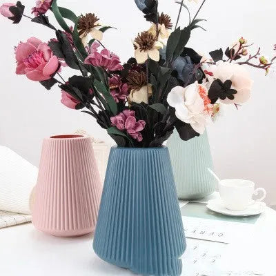 Melamine plastic decorative flower vase in blue colour, 16cm diameter by 20cm height