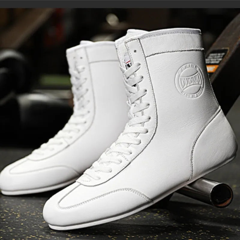 Professional boxing shoes with leather and mesh construction in black gold colour with non-slip soles
