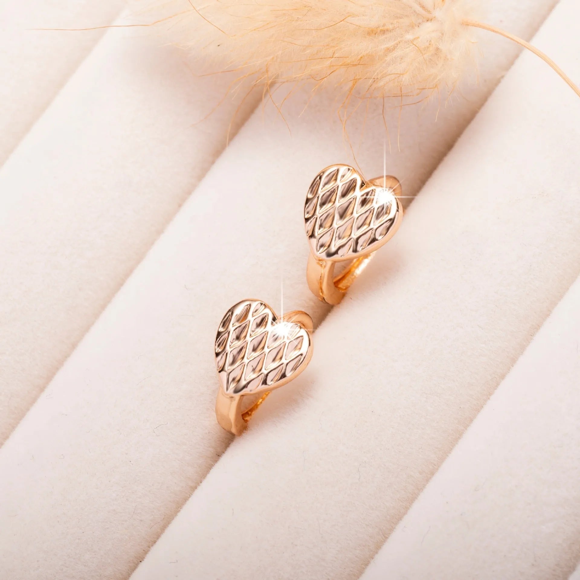 Rose gold heart-shaped copper earrings with simple style for women