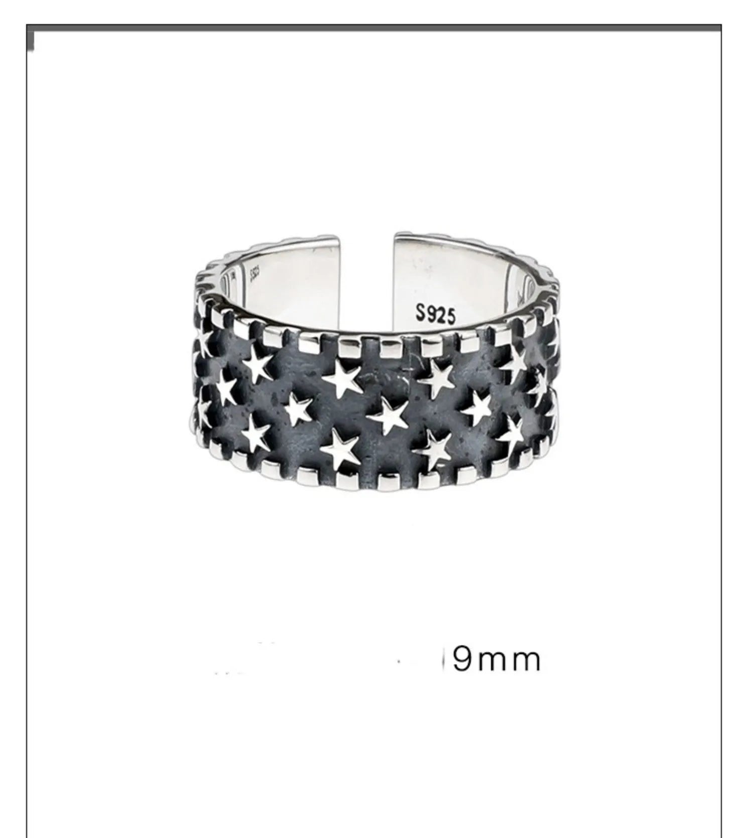 Adjustable multi five-pointed star ring in 925 silver on a plain background