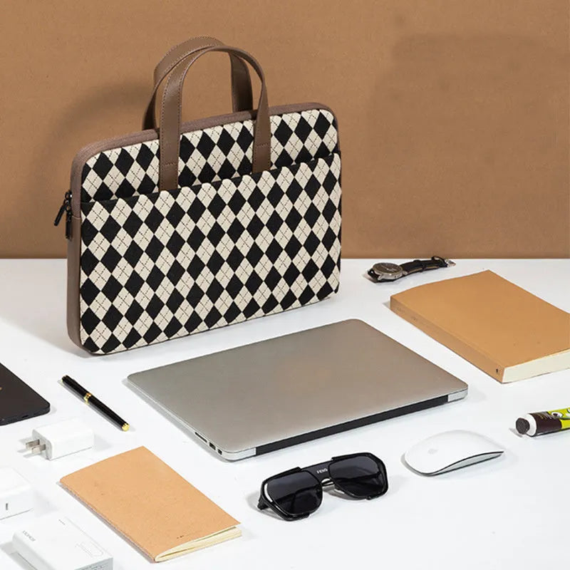 Diamond Lattice protective laptop sleeve with zip closure and leather handle for 13 inch notebook