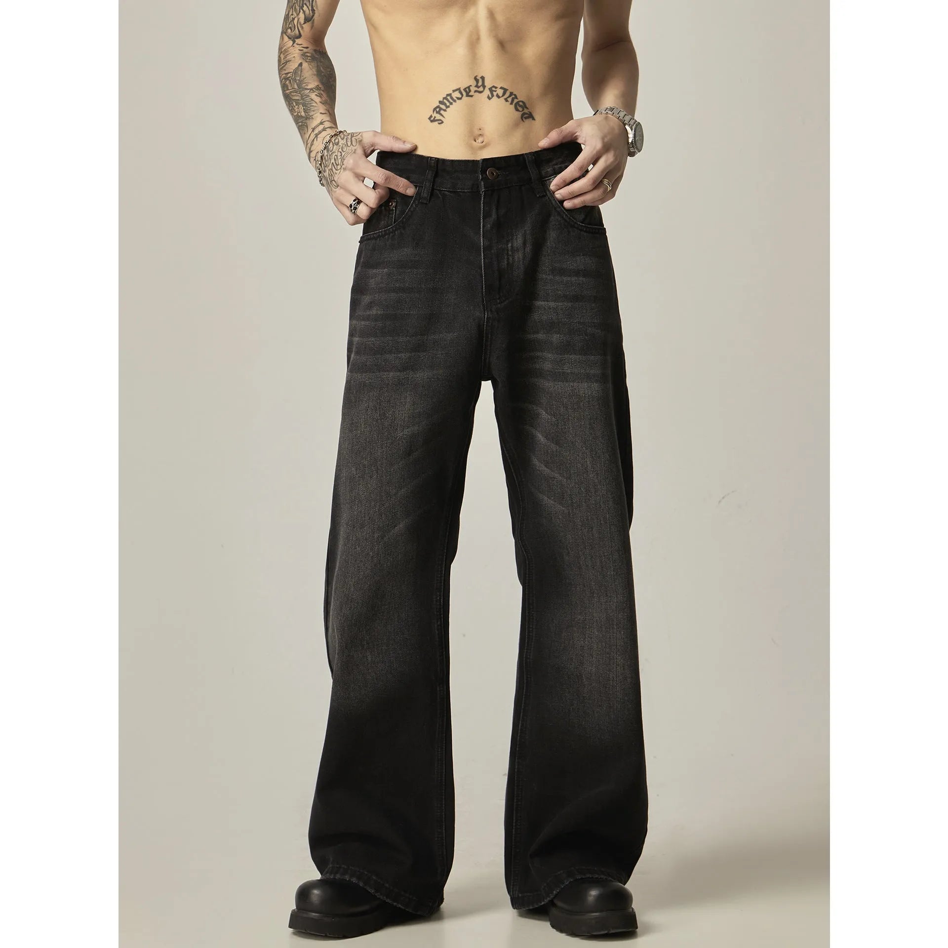 Black retro straight-leg jeans with loose fit and zipper fly in denim fabric