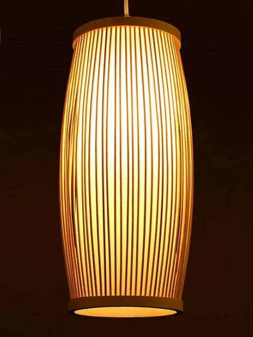 Natural bamboo woven plait pendant lamp with E27 holder for ceiling mounting.
