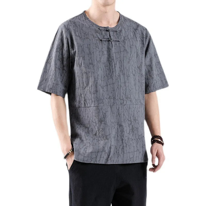 Men's round neck linen T-shirt with jacquard fastener decoration in a loose fit.