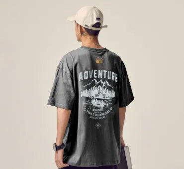Man wearing a black loose-fit short-sleeved t-shirt, plus size casual summer top.