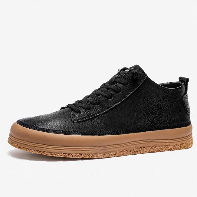 Men's black leather casual trainers with white rubber soles and laces on a white background.