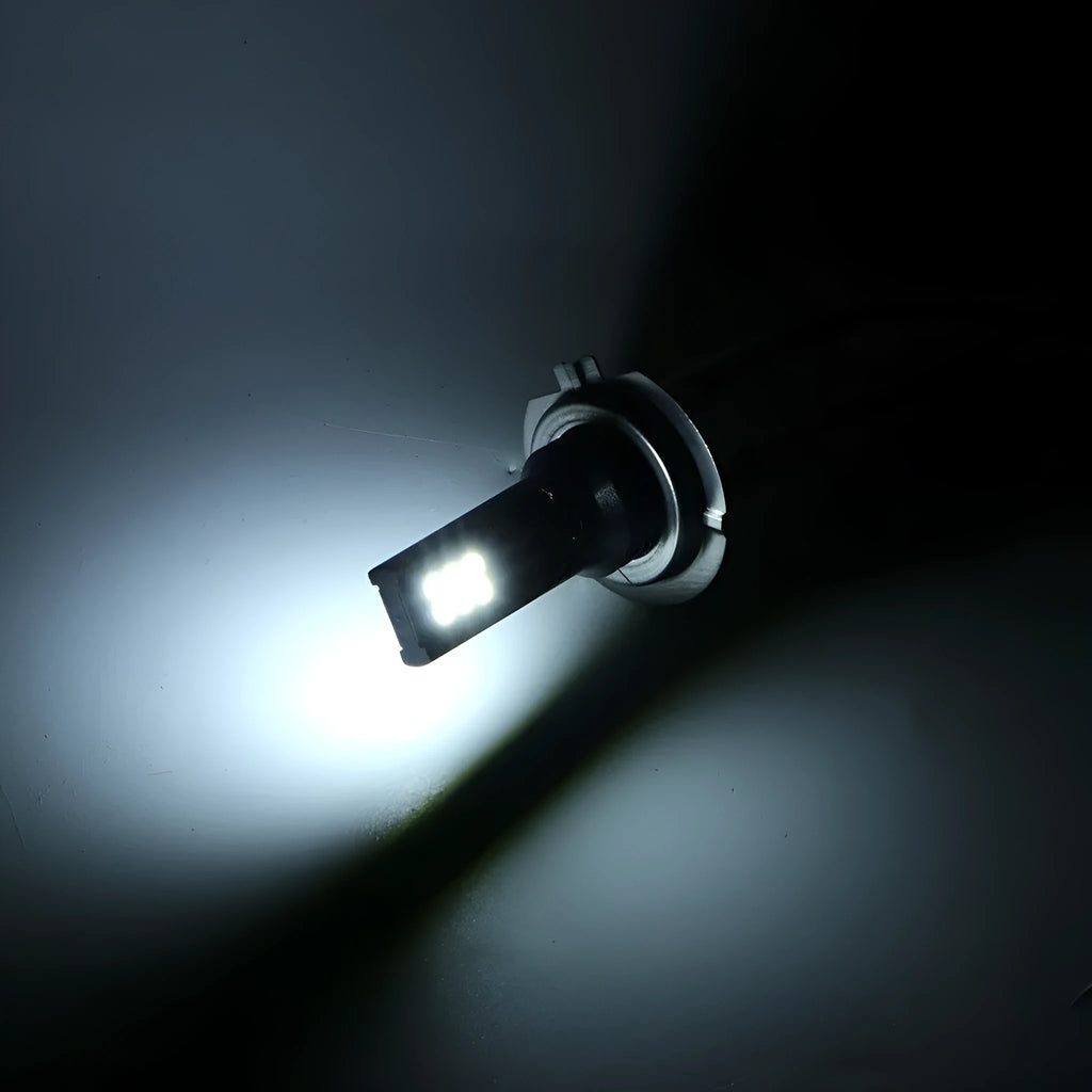 White aluminium H7 LED fog light bulb with 12 SMD beads for car front fog lamp use.