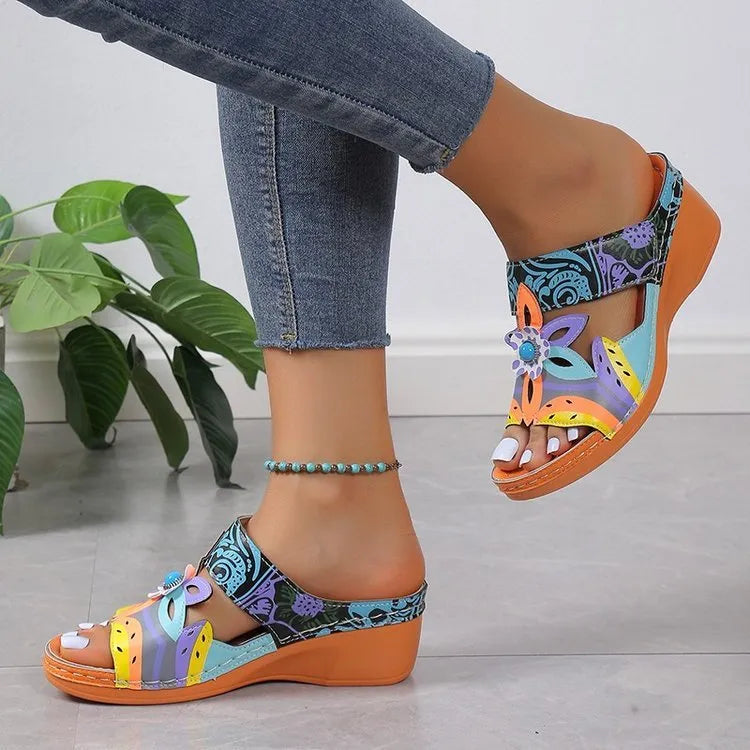 Women's ethnic sandals with coloured totem pattern, cowhide upper, slope heel, and round toe.