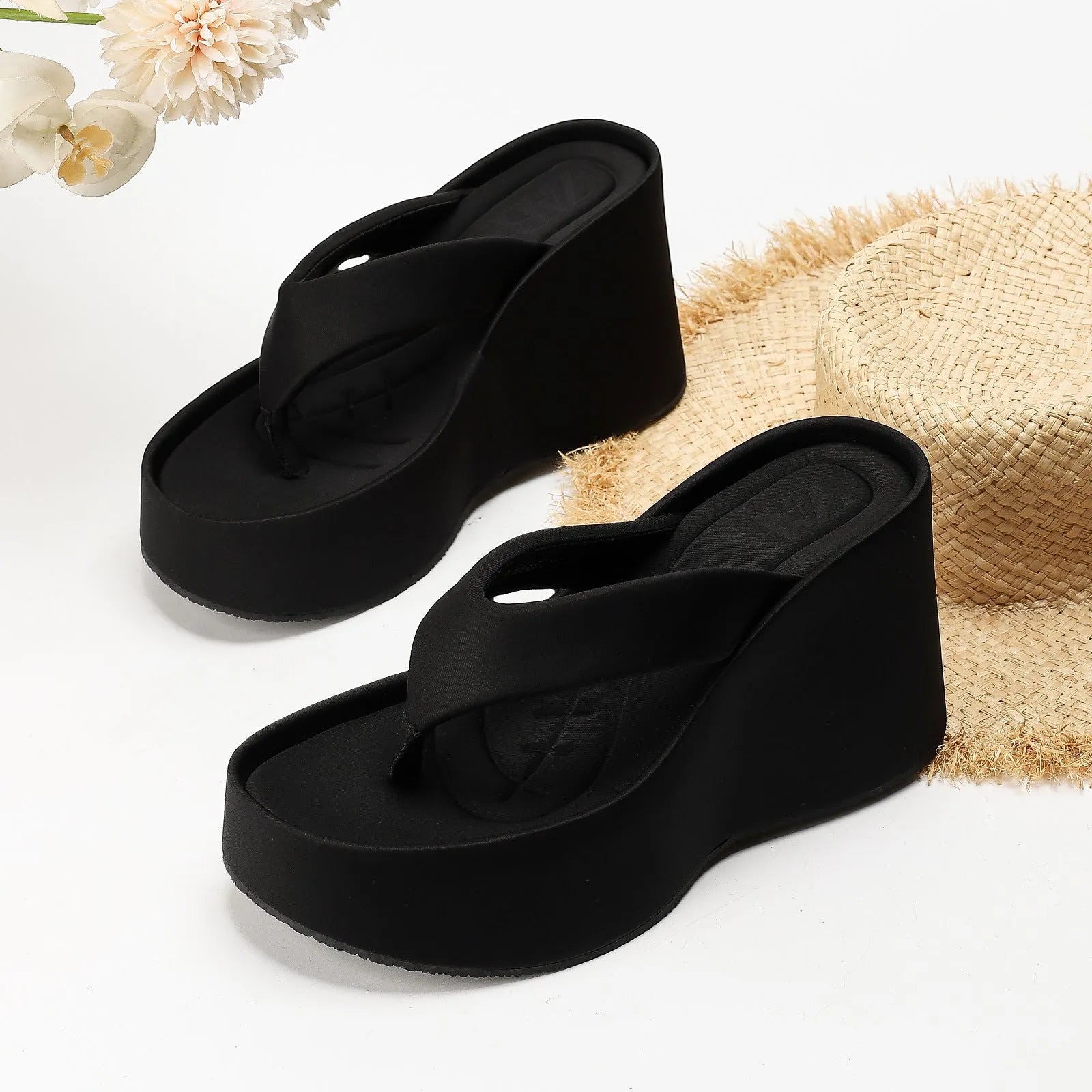 Thick soled slippers for women in black with PU upper and rubber sole, round toe design