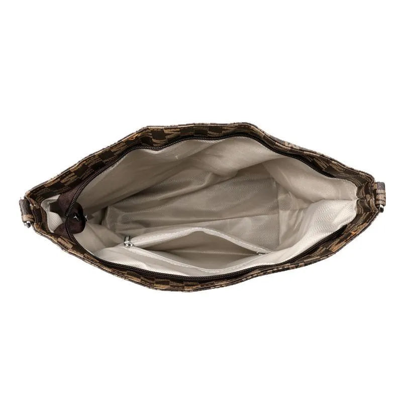 Retro dumpling-shaped shoulder bag in soft PU leather with zippered internal compartment