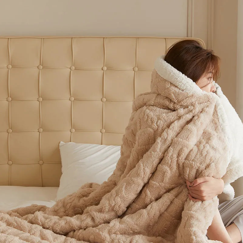 Polyester thermal flannel blanket in modern simple style with taffeta texture for winter bedding