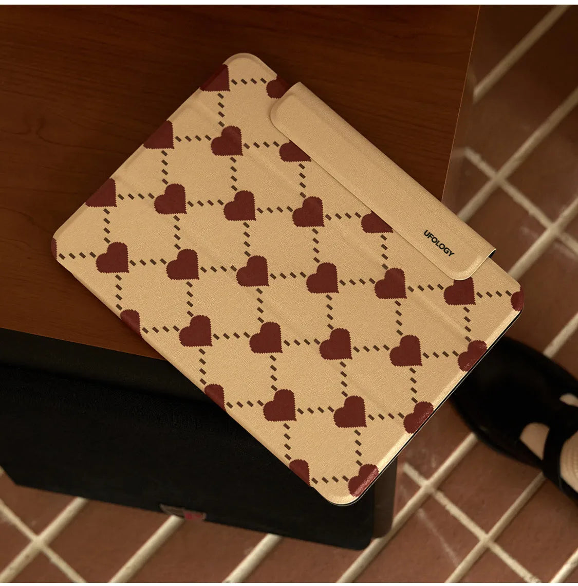 Magnetic clip case for iPad Air 4 and Air 5 showing polyurethane shell and double-sided clip.
