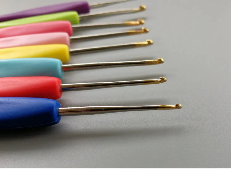 Set of 16 crochet hooks with two handle types in a grey PU fabric storage bag.