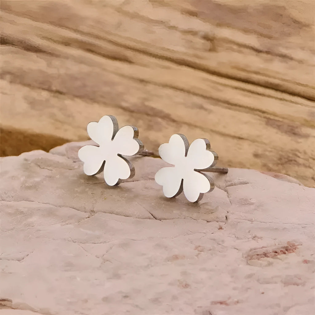 Pair of 10mm four-leaf clover earrings in gold colour on stainless steel post