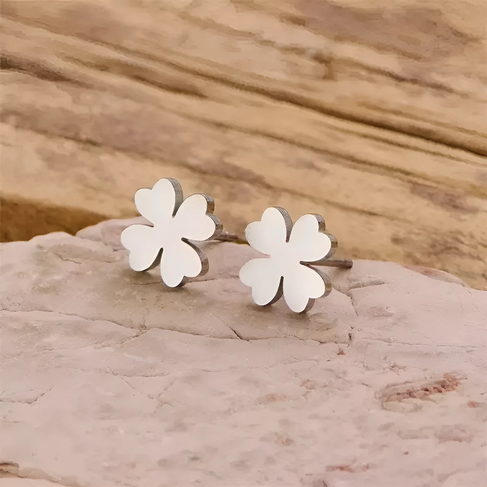 Pair of 10mm four-leaf clover earrings in gold colour on stainless steel post
