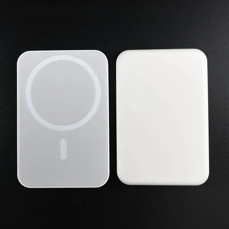 Magnetic wireless charger power bank in white with 5000mAh capacity and compact dimensions