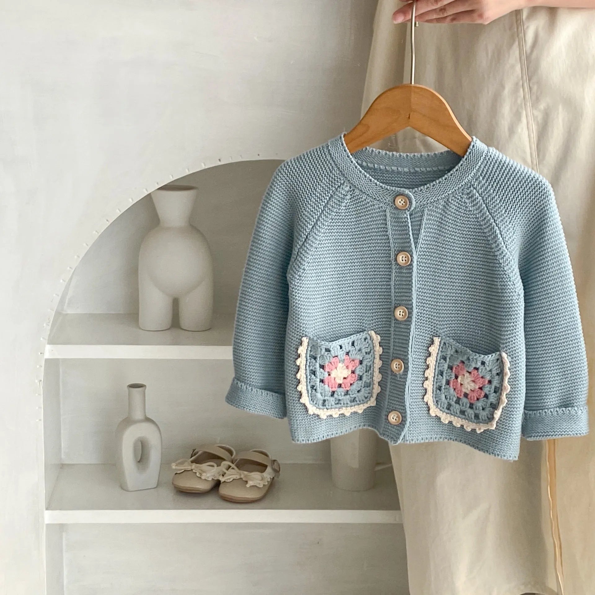 Children's Round Collar Sweater Cardigan Hand Crochet Hollow Flower Pocket Coat Smokey Blue Cotton Long Sleeve Cardigan for Girls Spring Autumn Single-Breasted Suitable Height 66-100cm Non-Hooded Trendy All-Matching Design