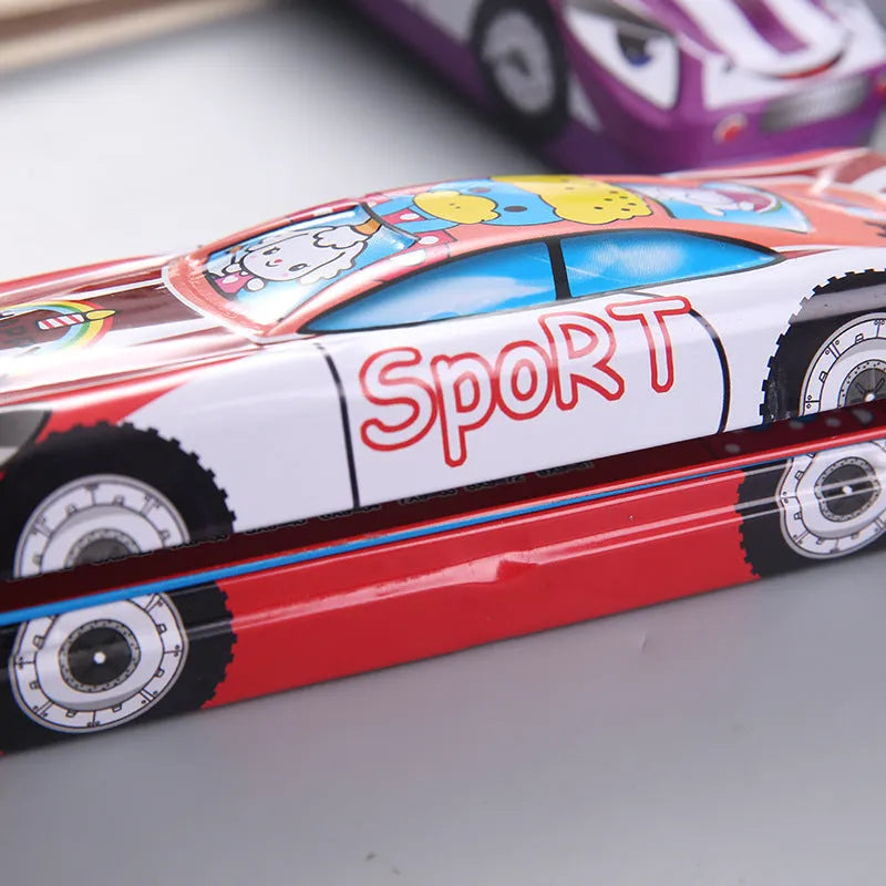 Car-shaped tinplate pencil case with cartoon racing pattern and double-layer organisation measuring 20x6.5x3 cm