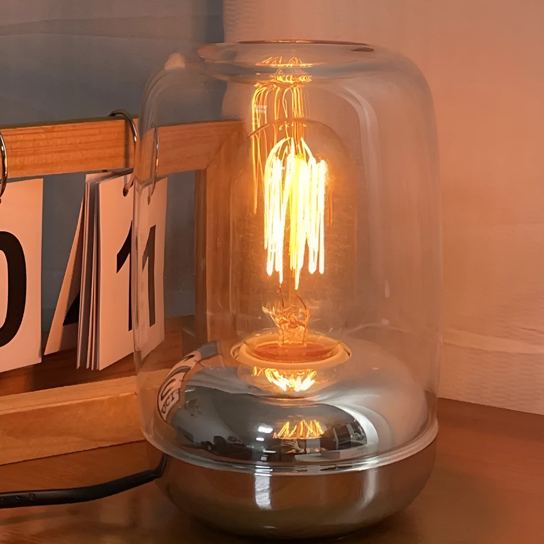 Geometric essential oil lamp cube 20cm with glass construction and modern design