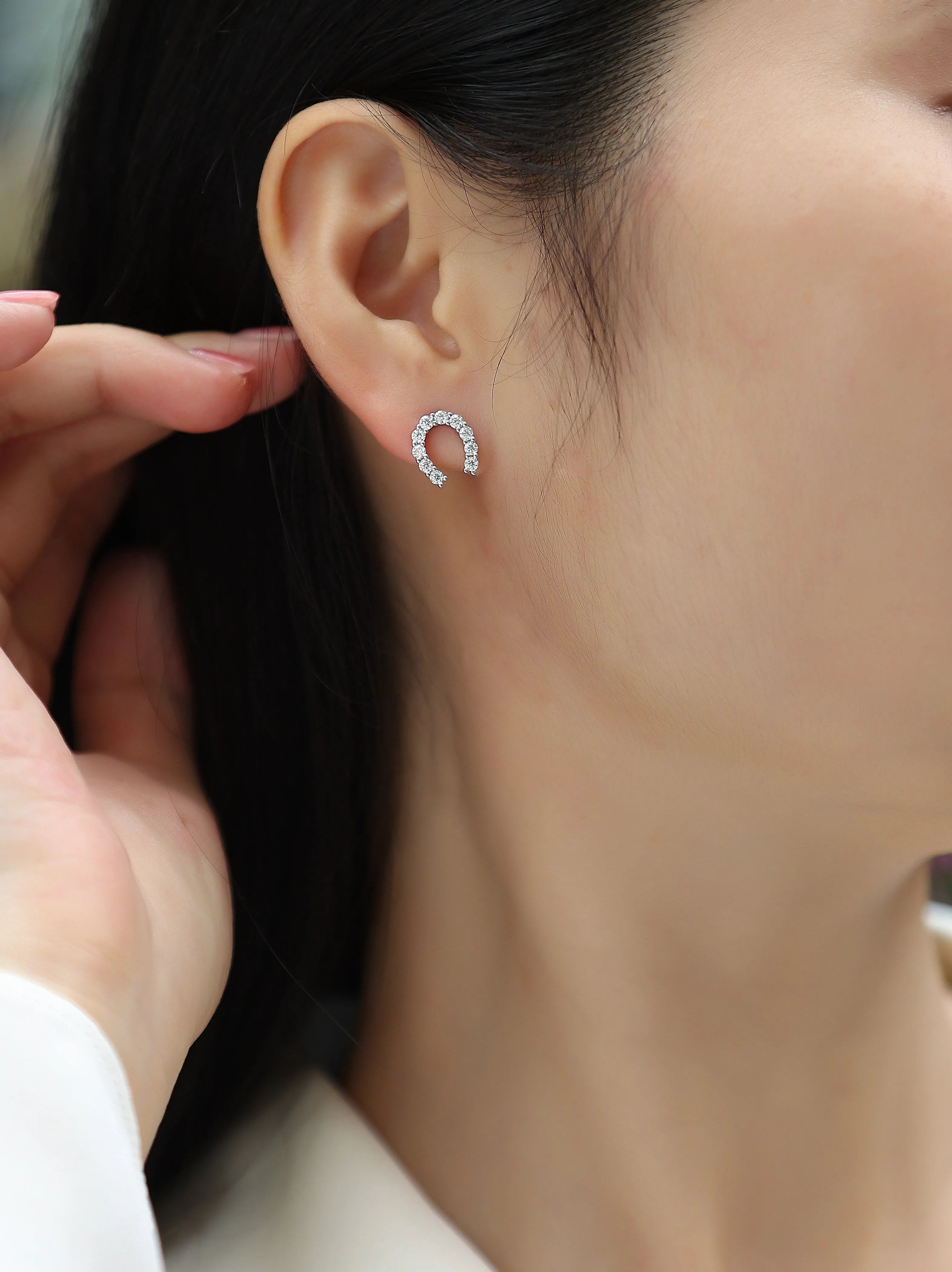 Two moissanite stud earrings on a white background, S925 silver with platinum plating, gift box included