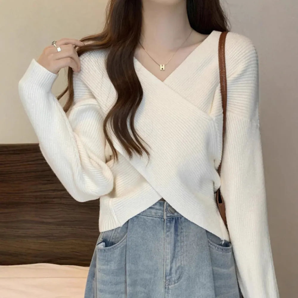 Lazy short sweater design blouse in loose fit, long sleeves, Black colour option