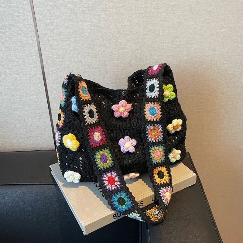 Women's woven beach shoulder bag in polyester with hollow knitted construction and single strap