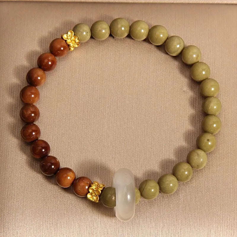 Green gradient women's bracelet with crown and geometric shapes in a Chinese style design