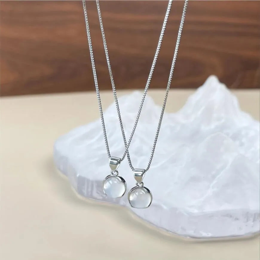 Korean-style women's necklace with geometric star pendant on adjustable box chain