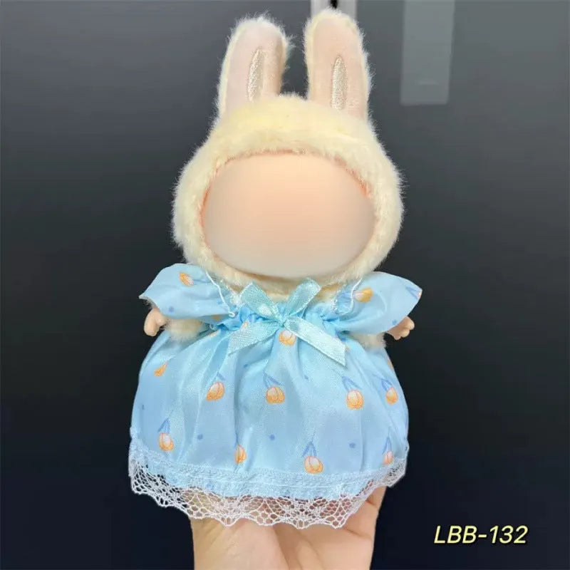 Plastic doll clothes for a 17cm tall vinyl figure on a white background.