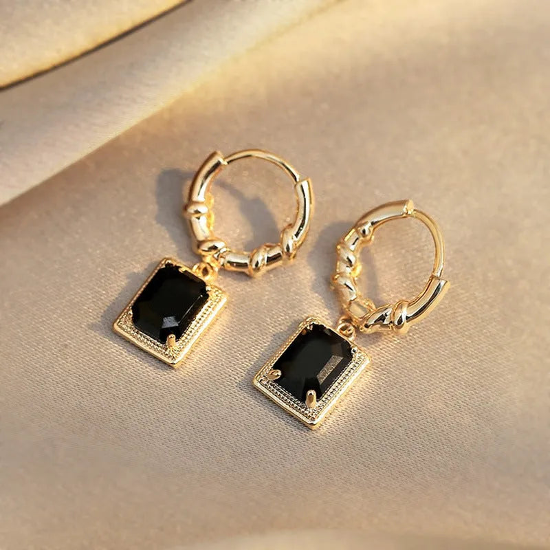 Geometric black zirconia and copper earrings with a quadrilateral shape, E2506 Black colour.