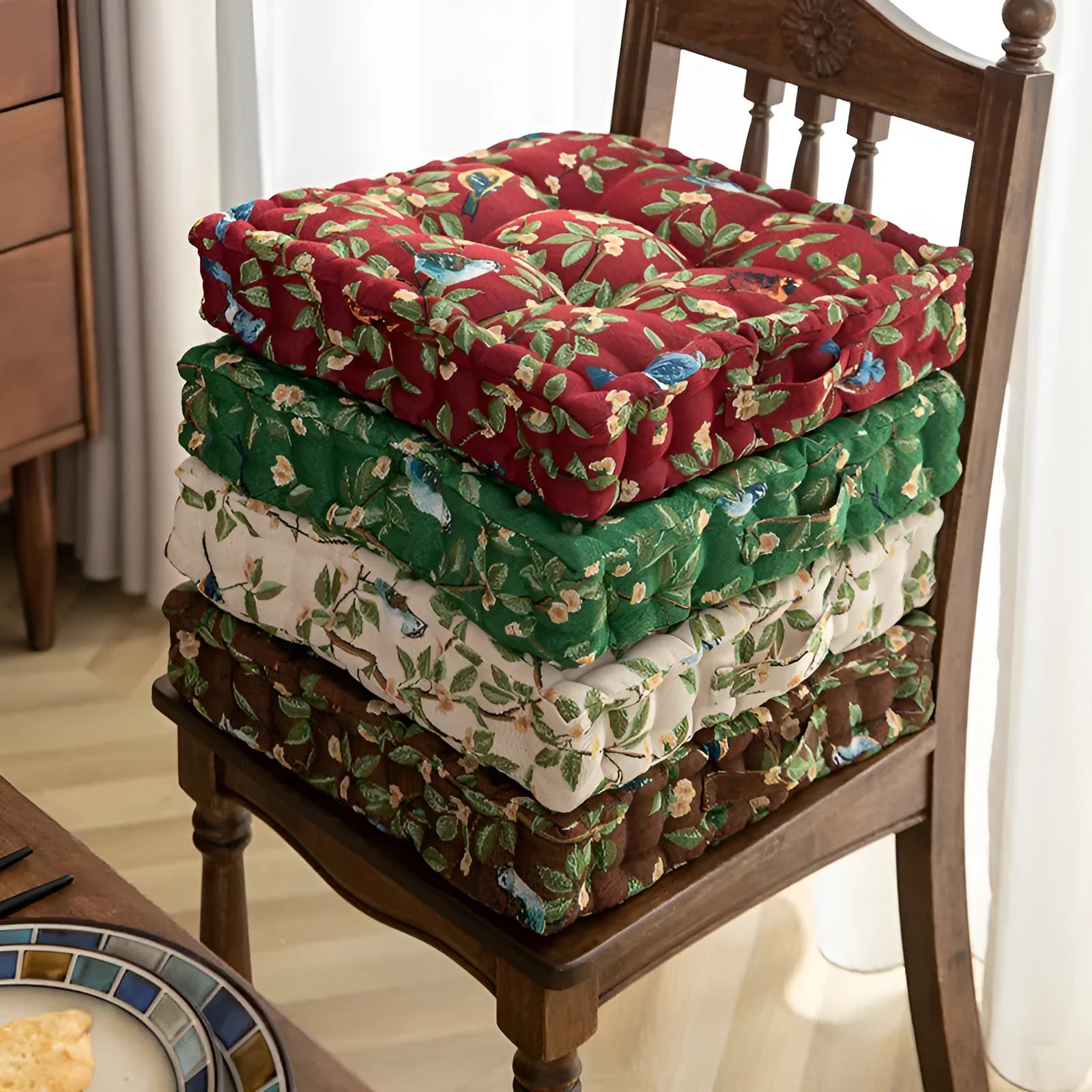 American-style dining chair back cushion in flower pattern with 40cm square dimensions and 8cm thickness
