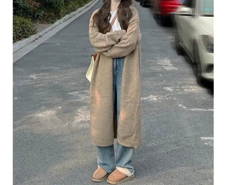 Loose thick chenille cardigan for women in a free size, shown in a solid colour with a 3D pattern.
